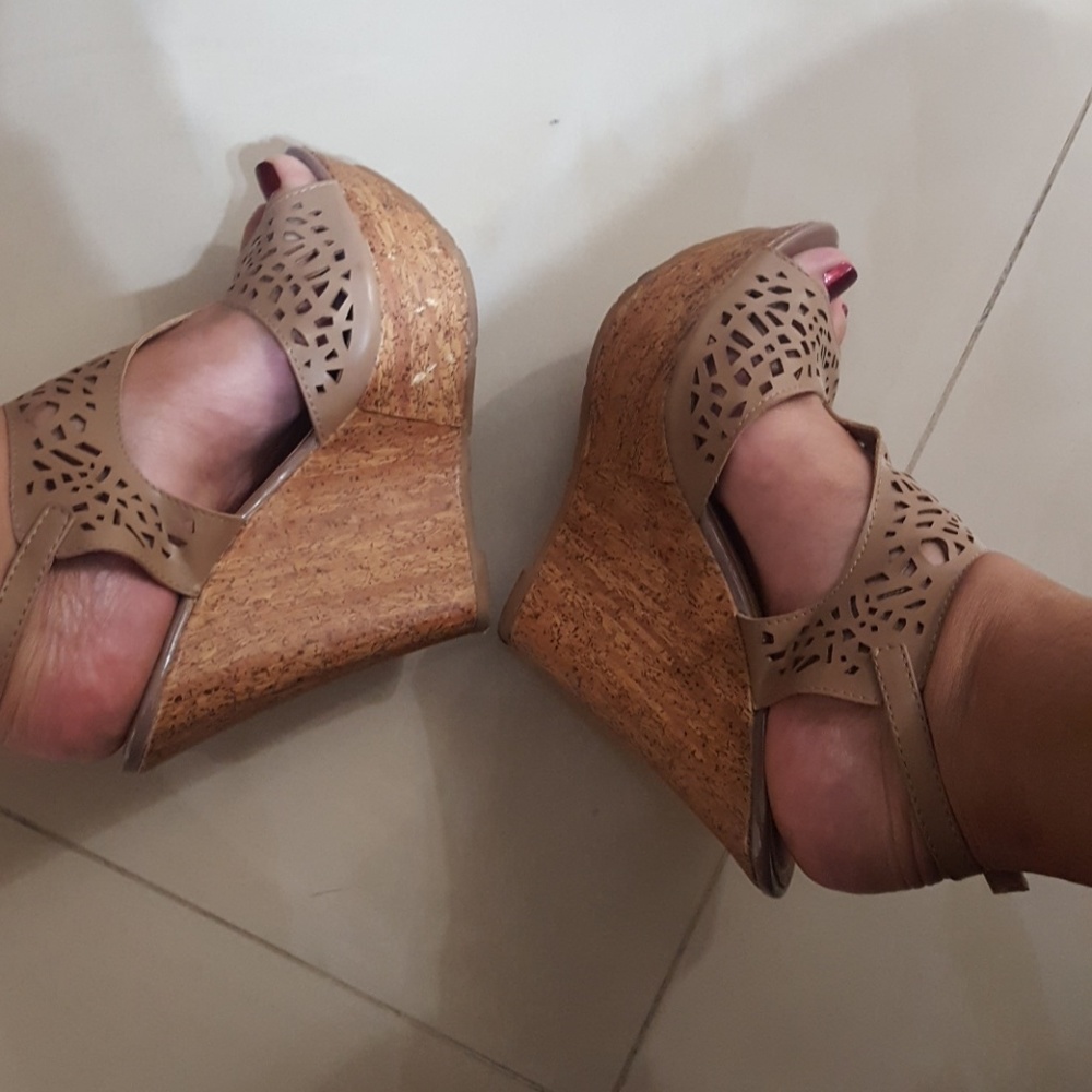 ❄Nude Wedges 🍁 - Picture 2 of 5