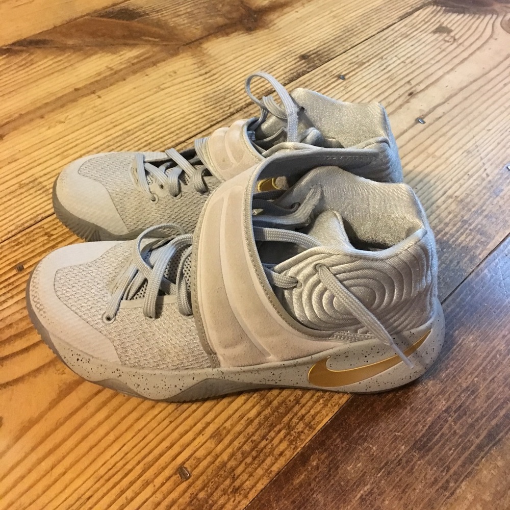 Kyrie Irving 2 basketball shoes men's