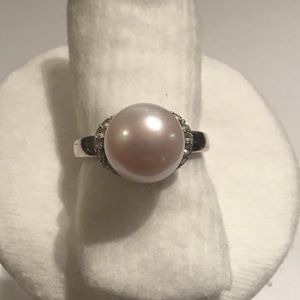 Cultured Pearl Ring with white topaz crown