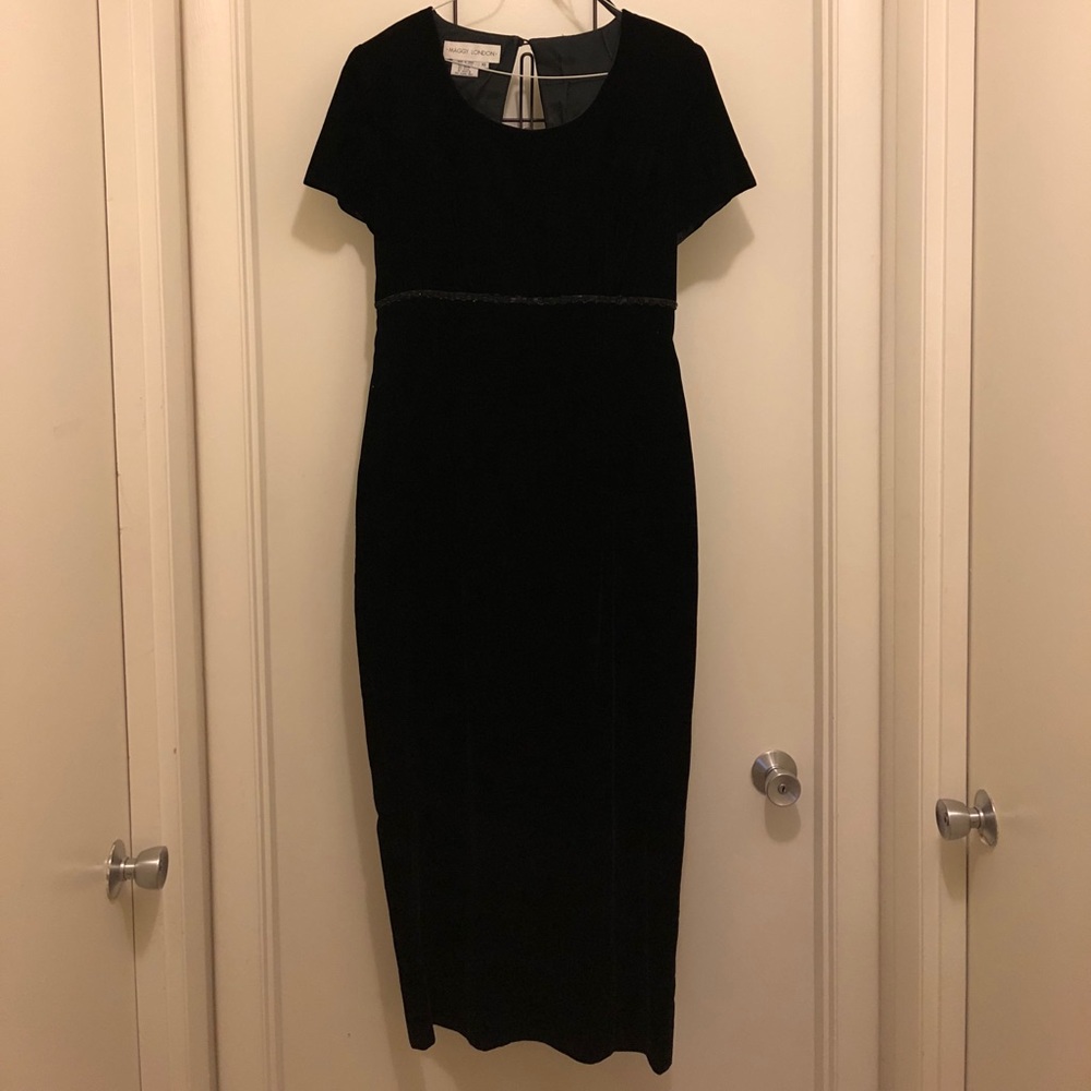 🔥Sale!🔥 Black velvet dress (to ankle 10)