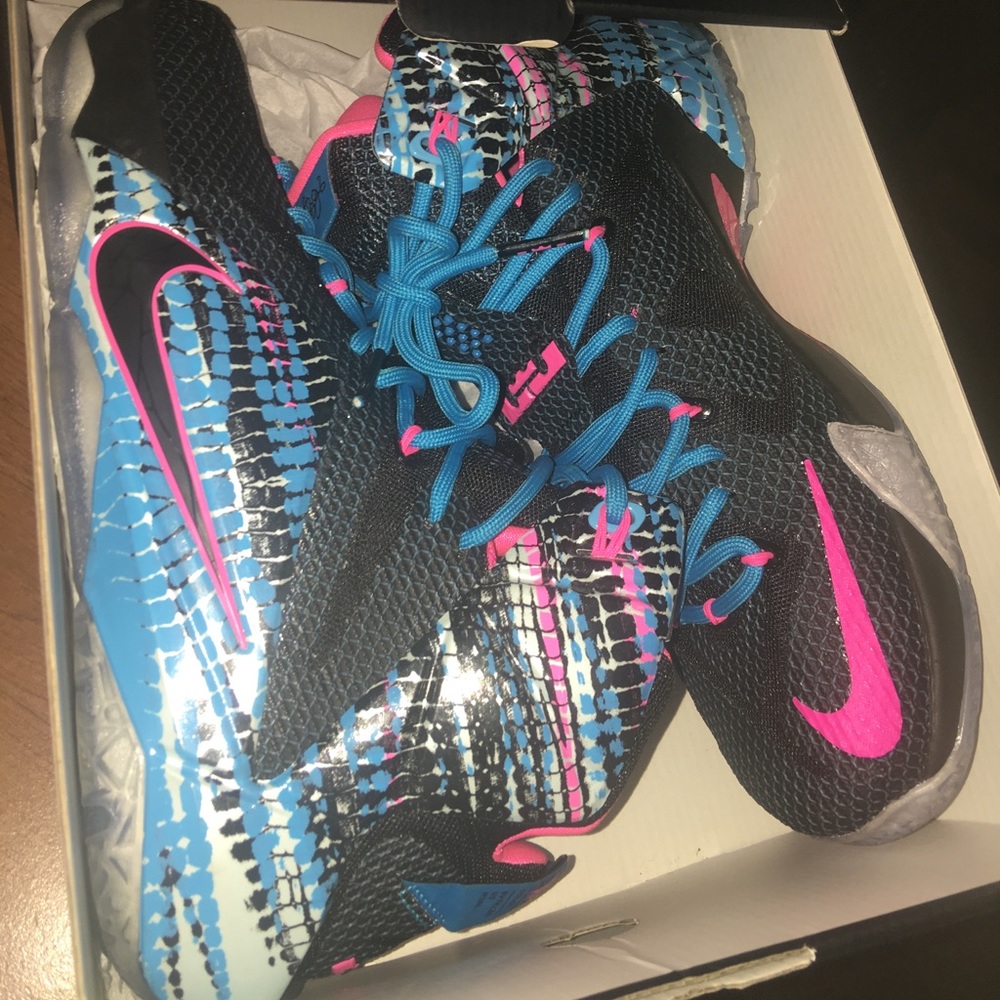 Nike Lebron’s Men’s Sz 9