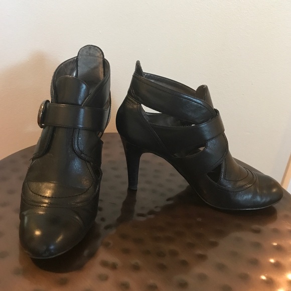 👠 - Picture 2 of 4