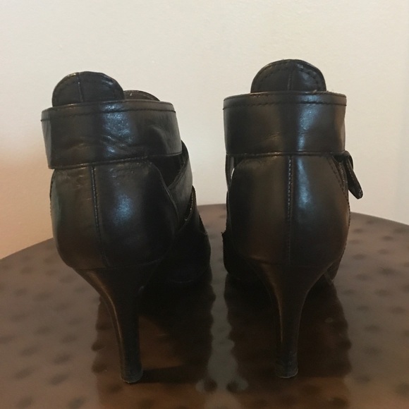 👠 - Picture 4 of 4