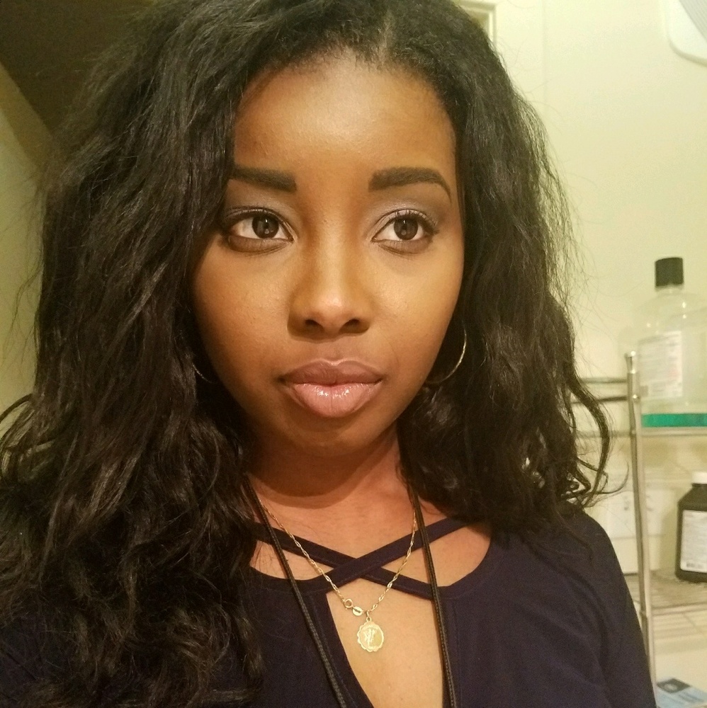 Meet your Posher, Alexis