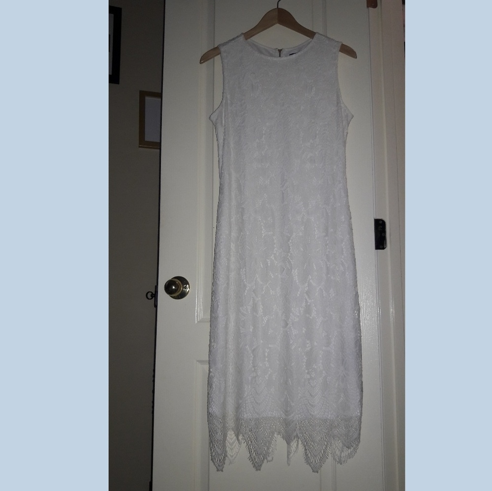 White Sleeveless Detailed Lace Dress