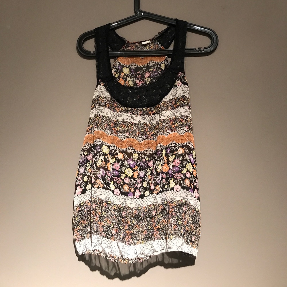 Cute tank with black lace and floral pattern