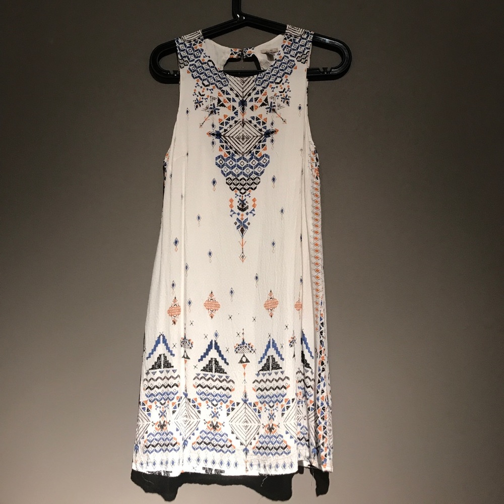 Beautiful white printed dress with open cut back!