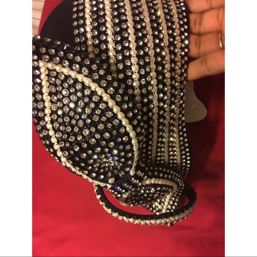 Beautiful beads and rhinestone flapper style hat.