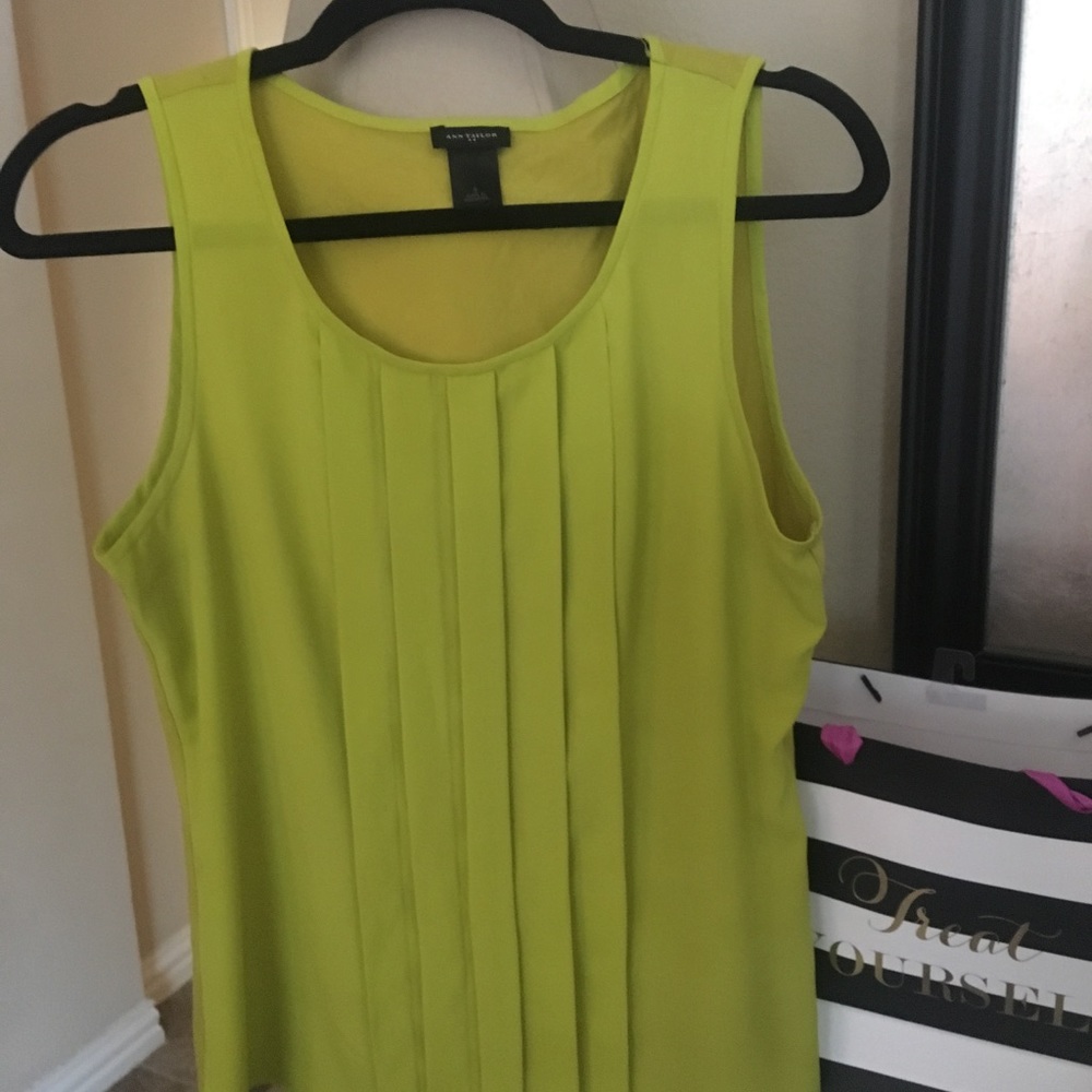 Ann Taylor Top- flows perfectly!