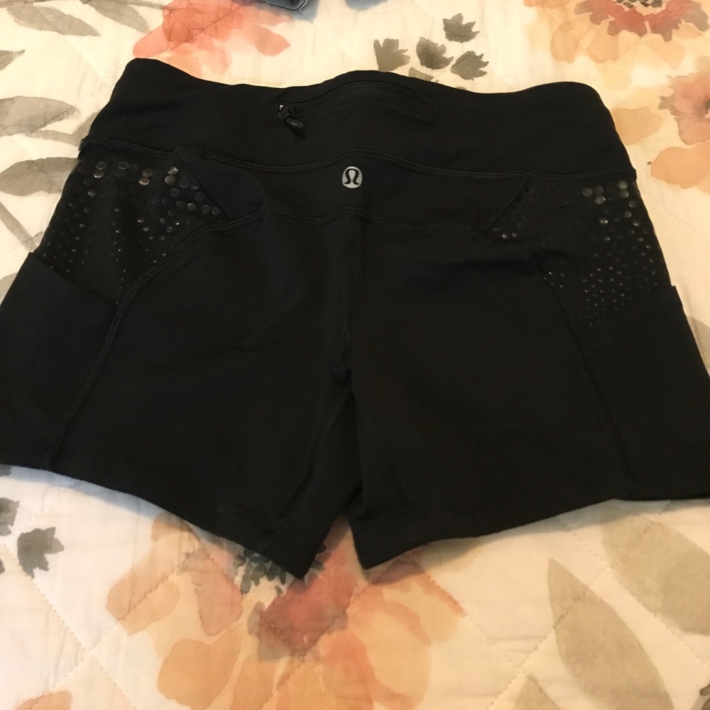 Lululemon shorts size 6