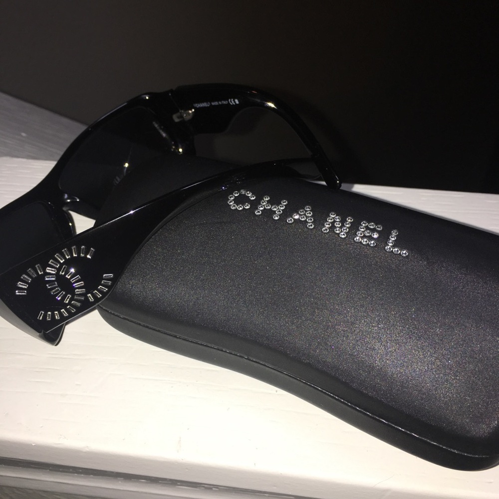 Authentic Chanel Sunglasses 6021-B Black baguettes