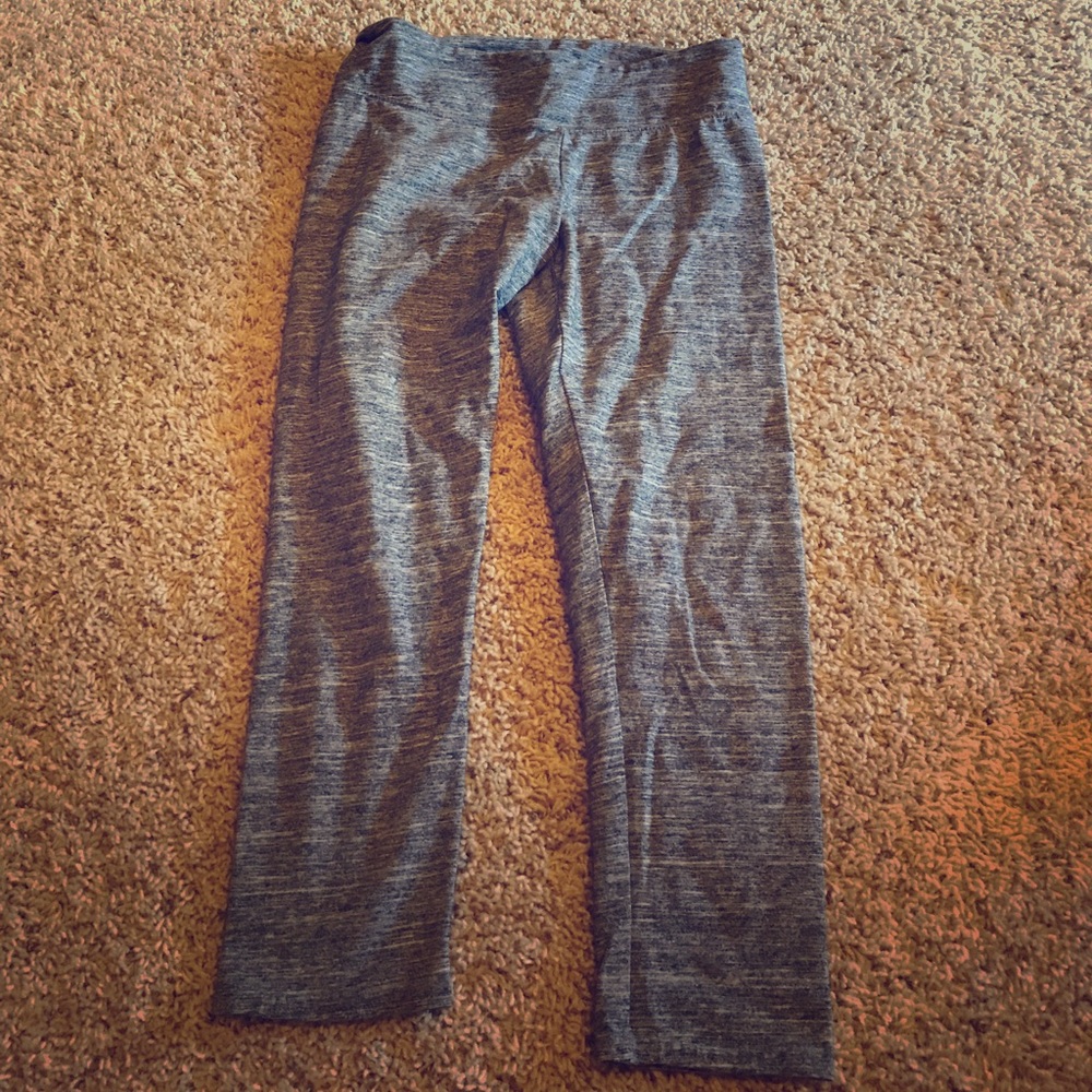 Only worn once American Eagle cropped leggings