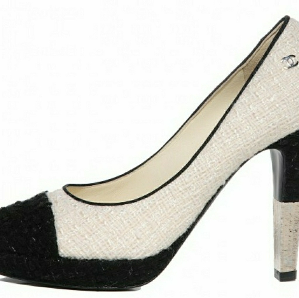 CHANEL tweed pumps B&W