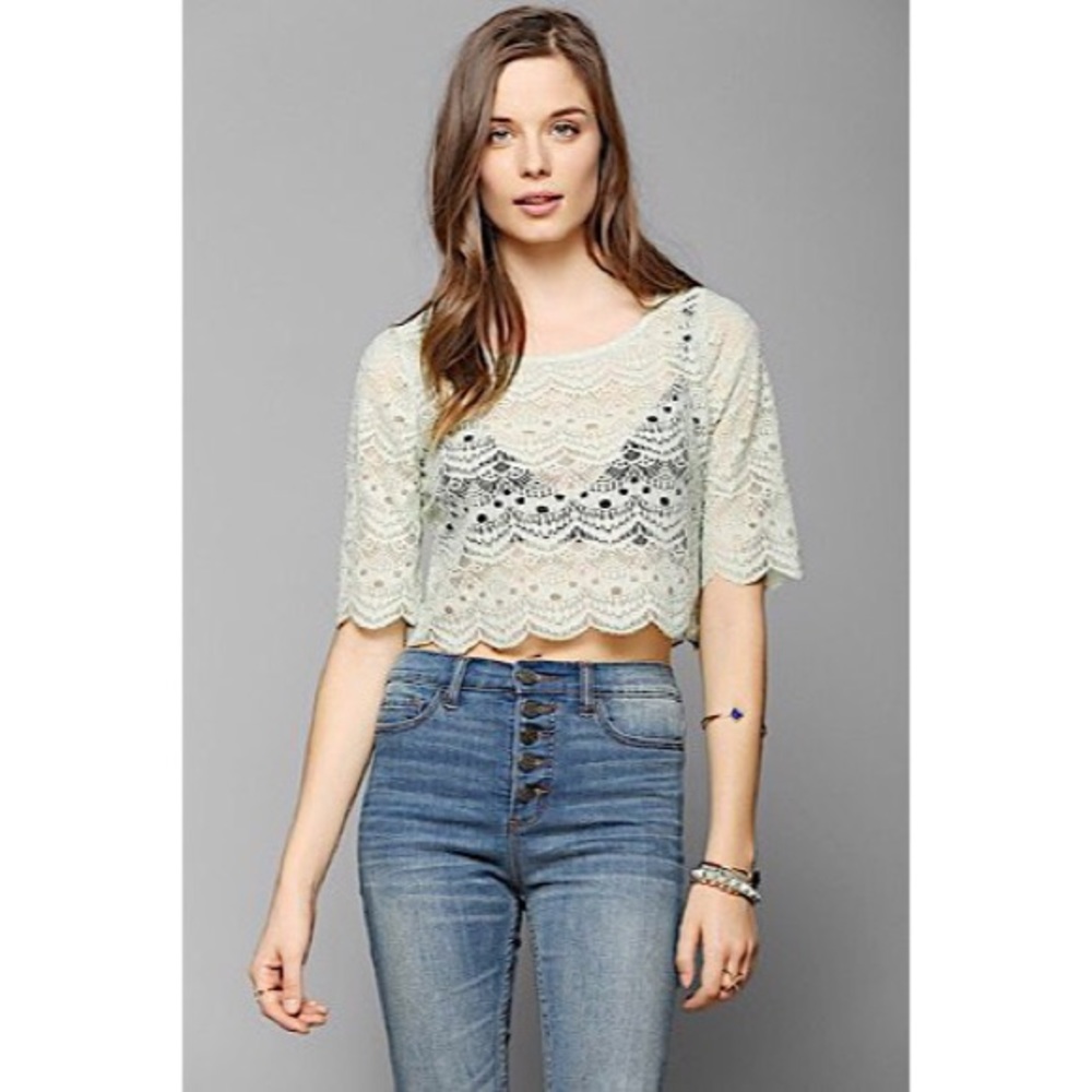 ☀️NEW Urban Outfitters Tela Lace Cropped Green Tee
