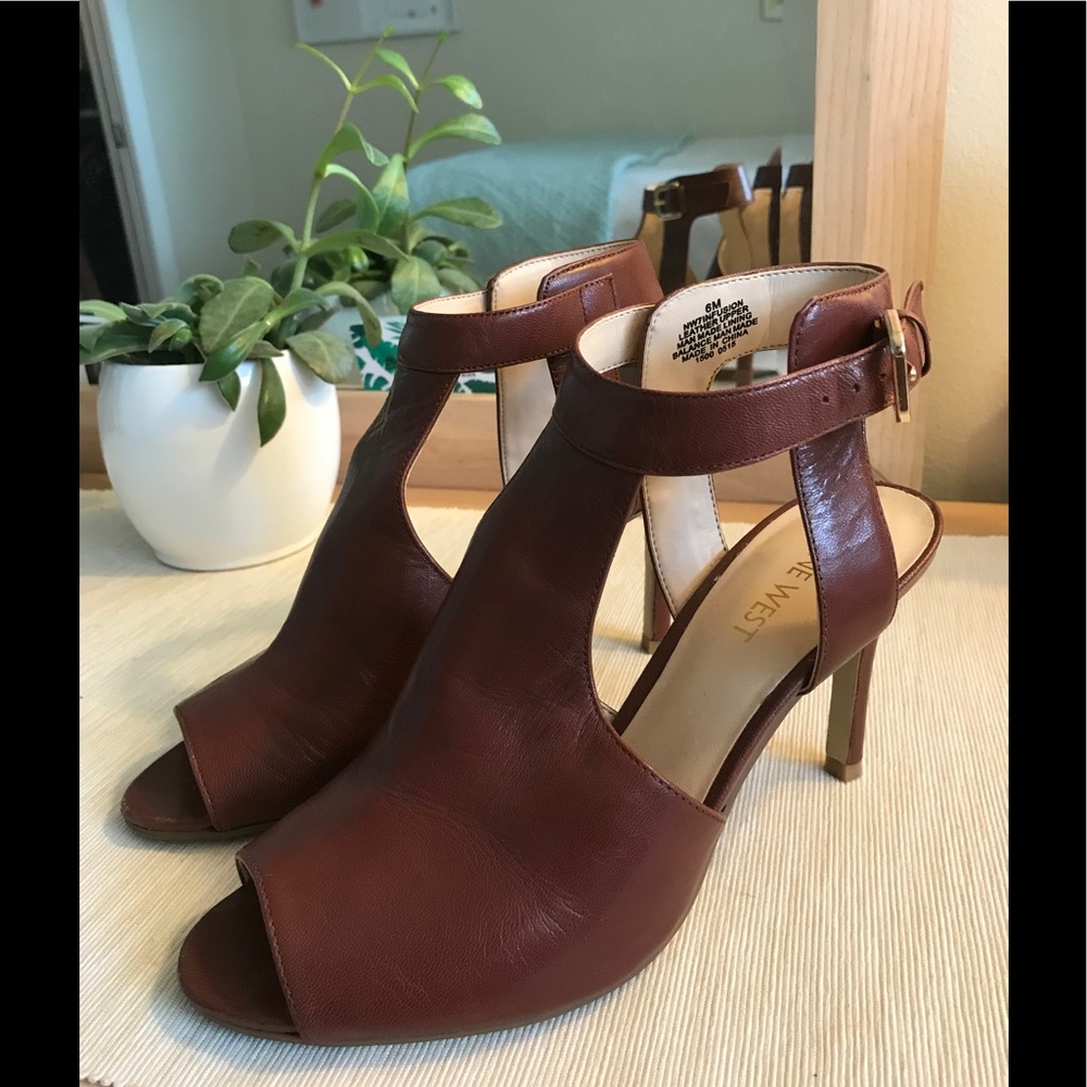 Nine West Brown Sandals with gold buckle