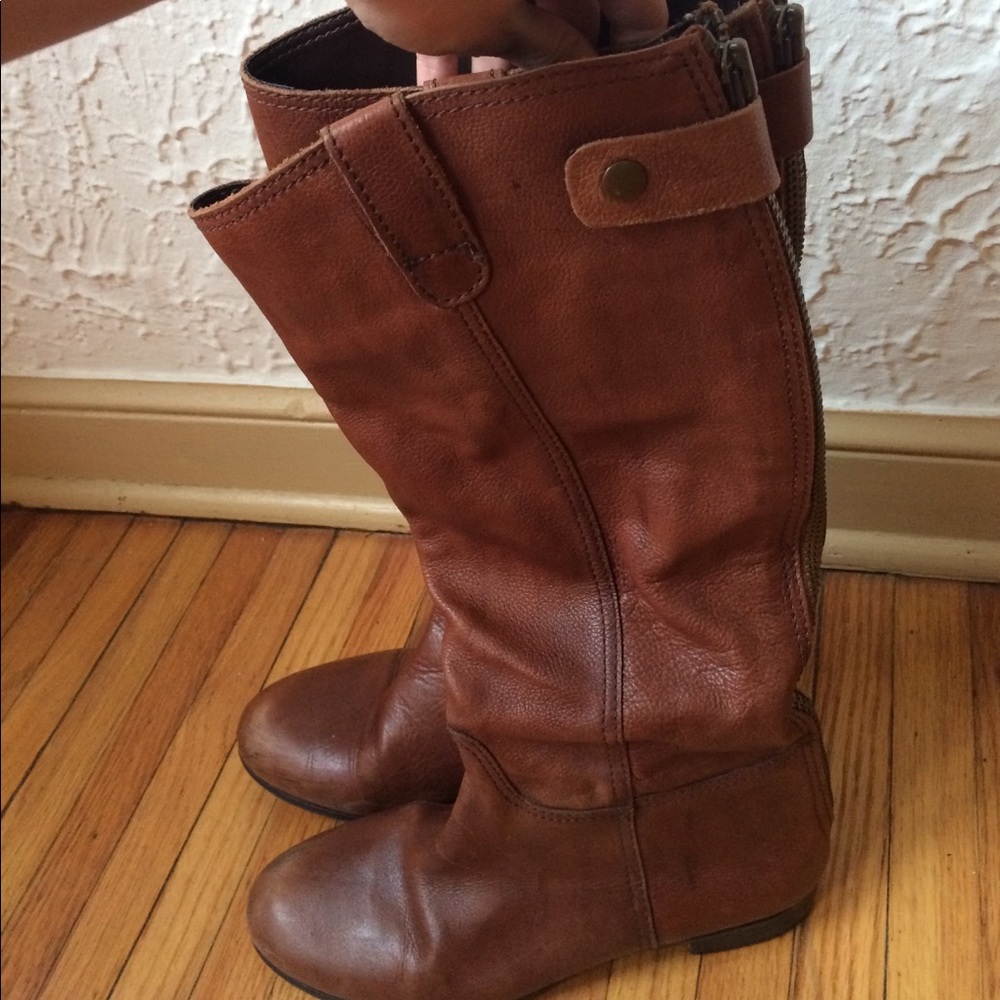 BDG brown boots. 7.5