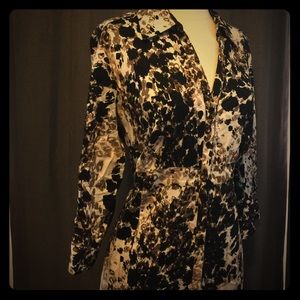 EUC- Apt 9 Button Down V Neck from Kohl’s