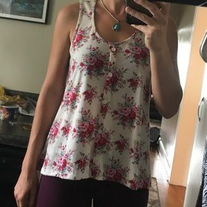 🆕🌸 Julie's Closet Floral Tank 🌸 🆕🌸 Julie's Closet Floral Tank 🌸