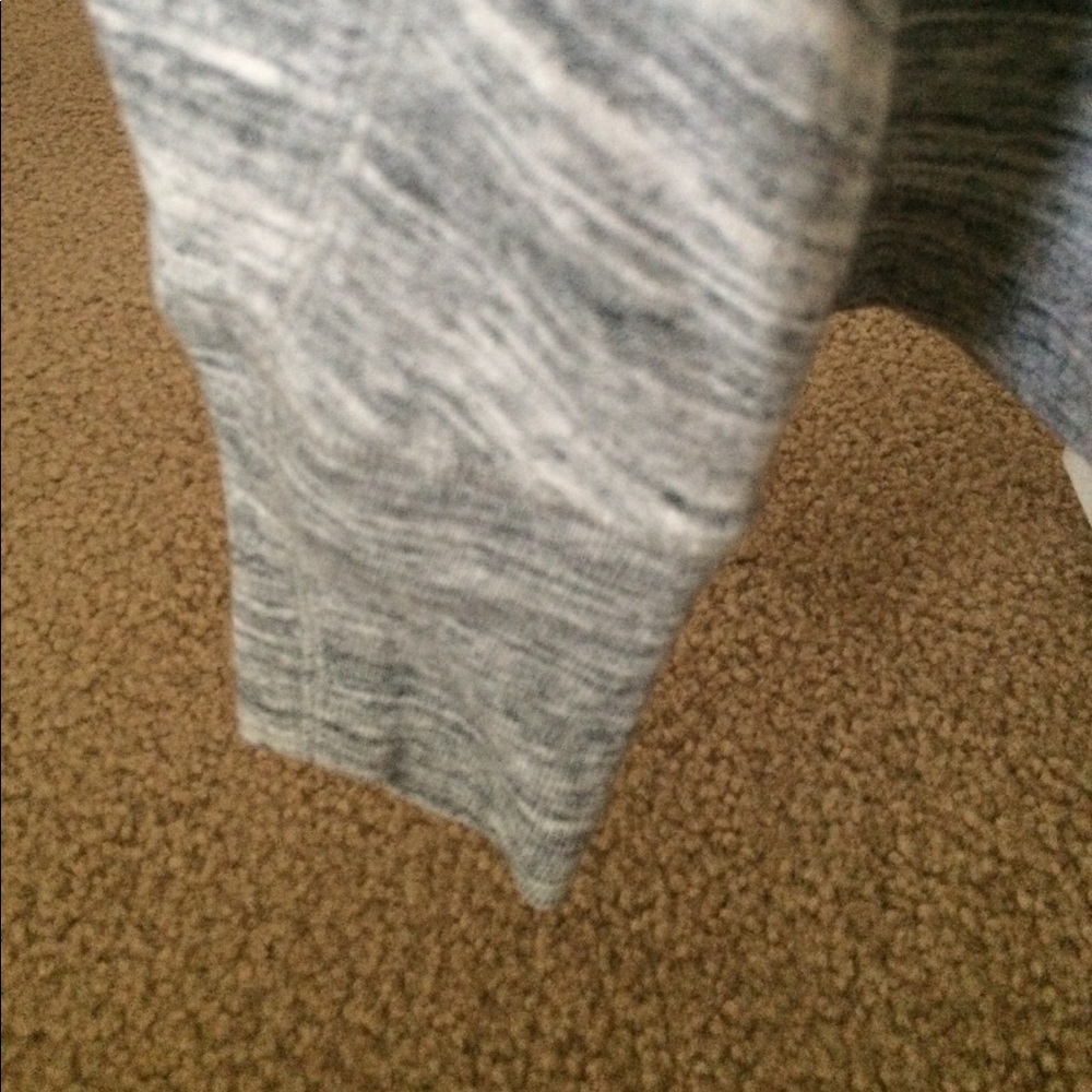 Worn Once! Gap Hooded Sweatshirt Size XS - Picture 3 of 4