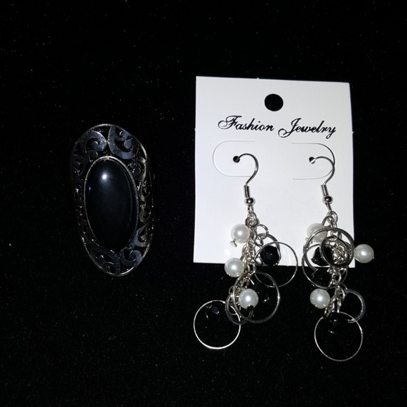 Earrings and ring combo - Picture 1 of 1