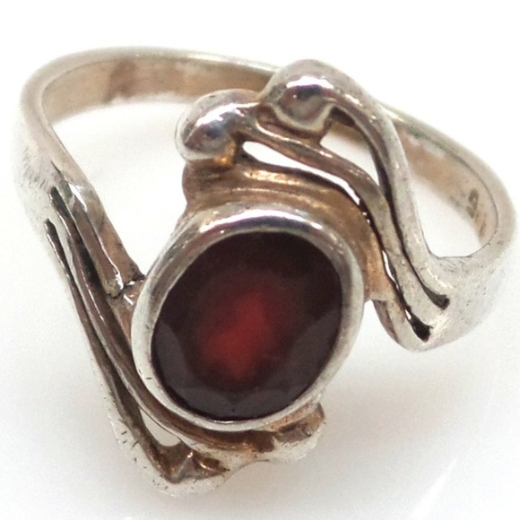 Sterling Silver Vintage Cut Garnet Ring size 7 - Picture 2 of 8