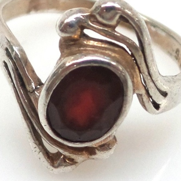 Sterling Silver Vintage Cut Garnet Ring size 7 - Picture 6 of 8