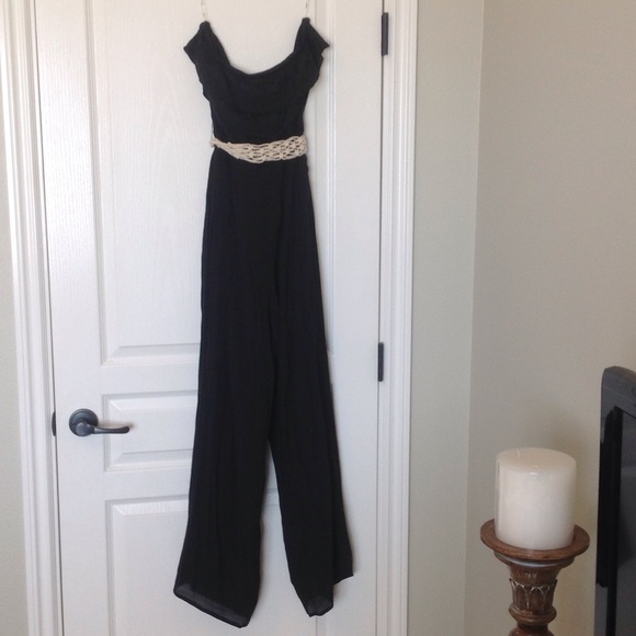 Strapless jumpsuit with ruffle - Picture 2 of 5