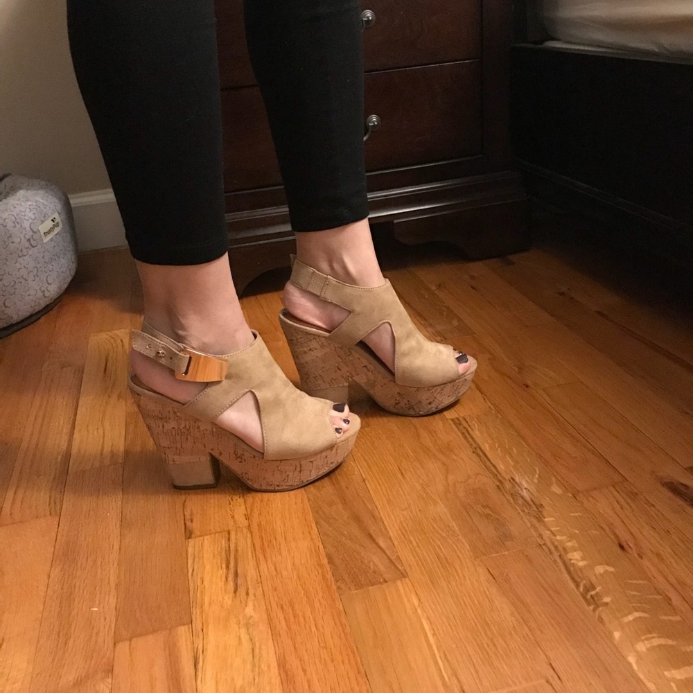 Cork Heel Wedges 🌼 super cute and comfortable!