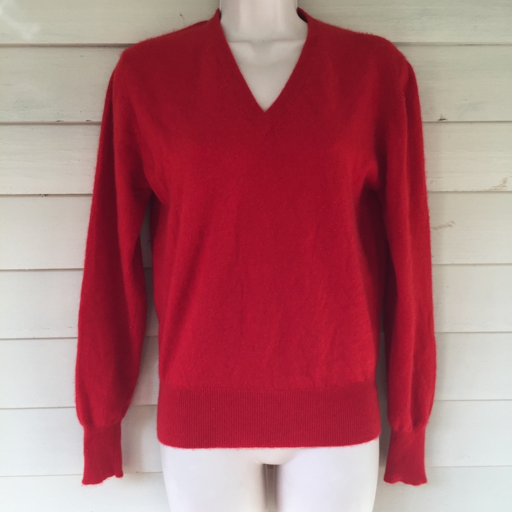 DANIEL CARON red 100% cashmere V-neck sweater