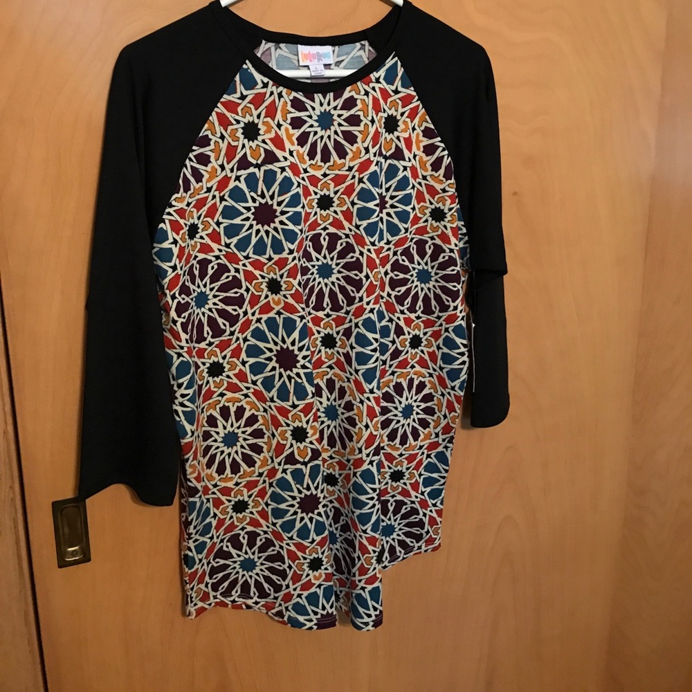 LulLaRoe Randy Shirt. Patterned with black sleeves