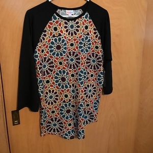 LulLaRoe Randy Shirt. Patterned with black sleeves