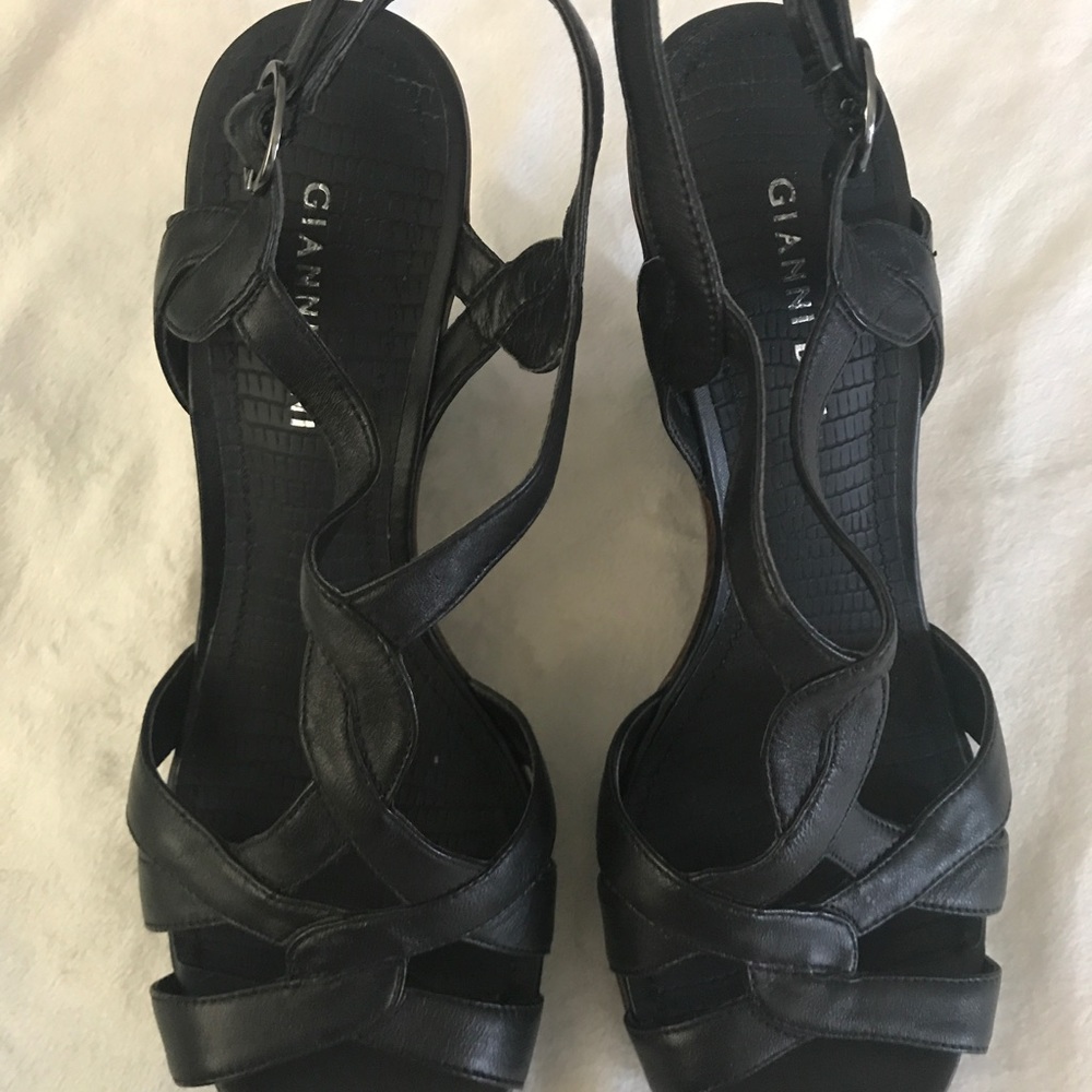 Black and brown Gianni Bini wedges