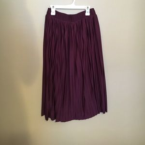 Plum, pleated midi skirt 💜