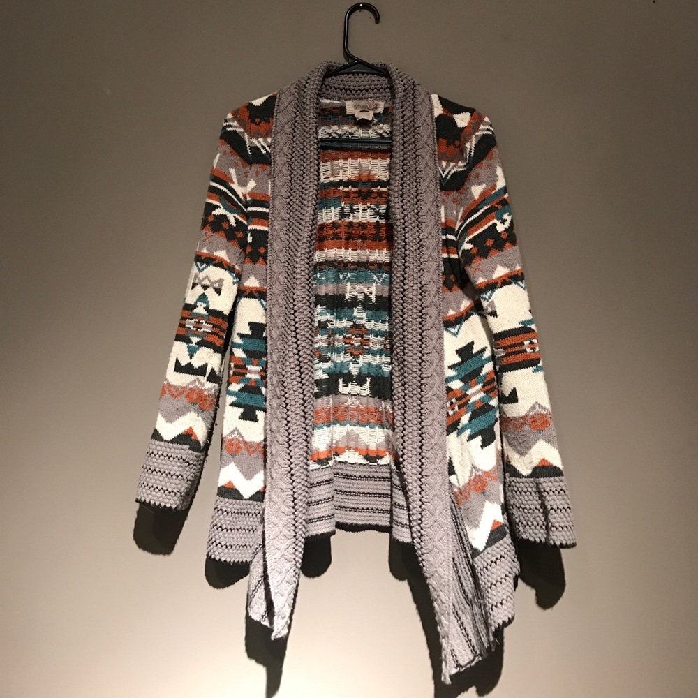 Thick open sweater with unique pattern -very cosy!