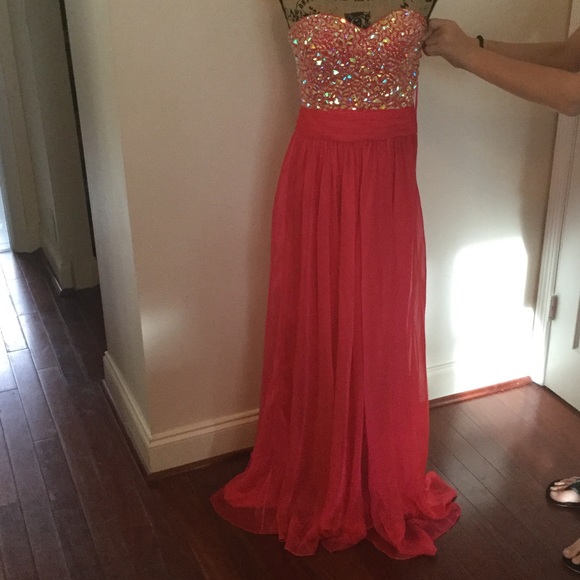 Lafemme Dresses & Skirts - Coral strapless evening gown