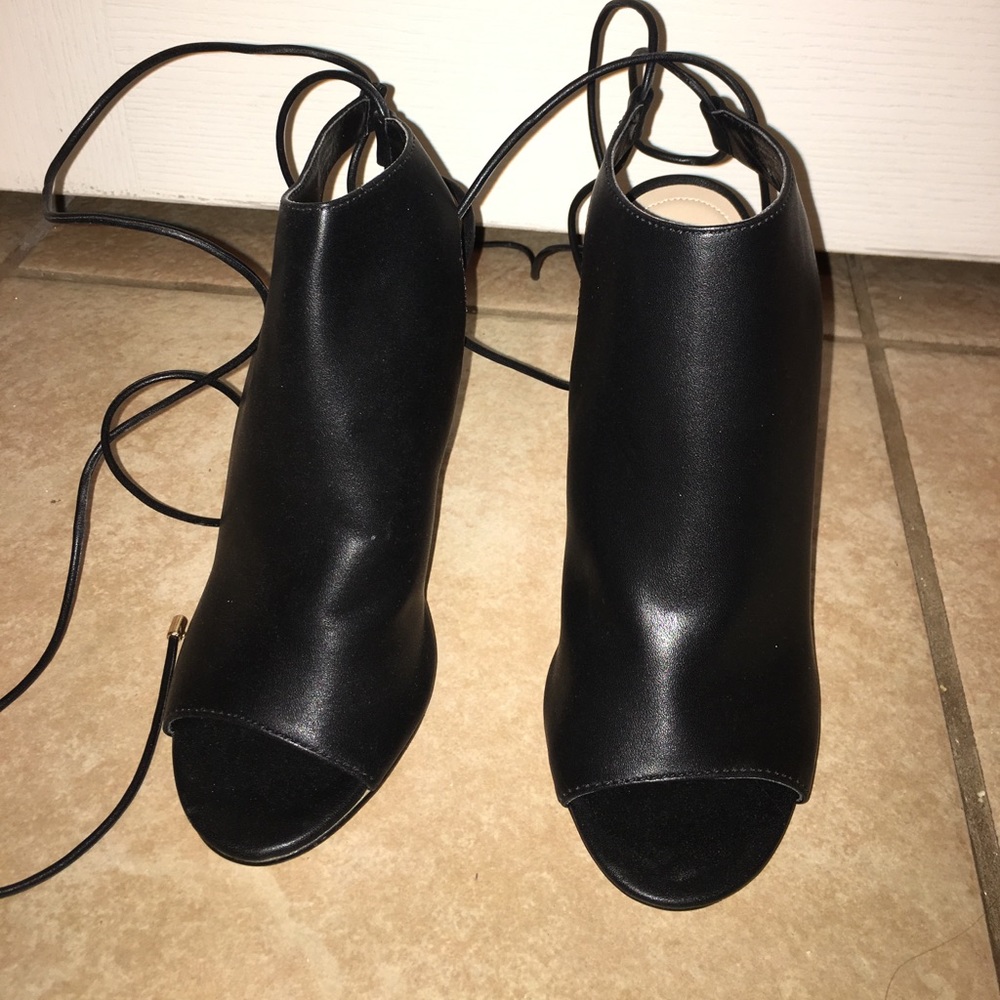 New black leather Aldo heels