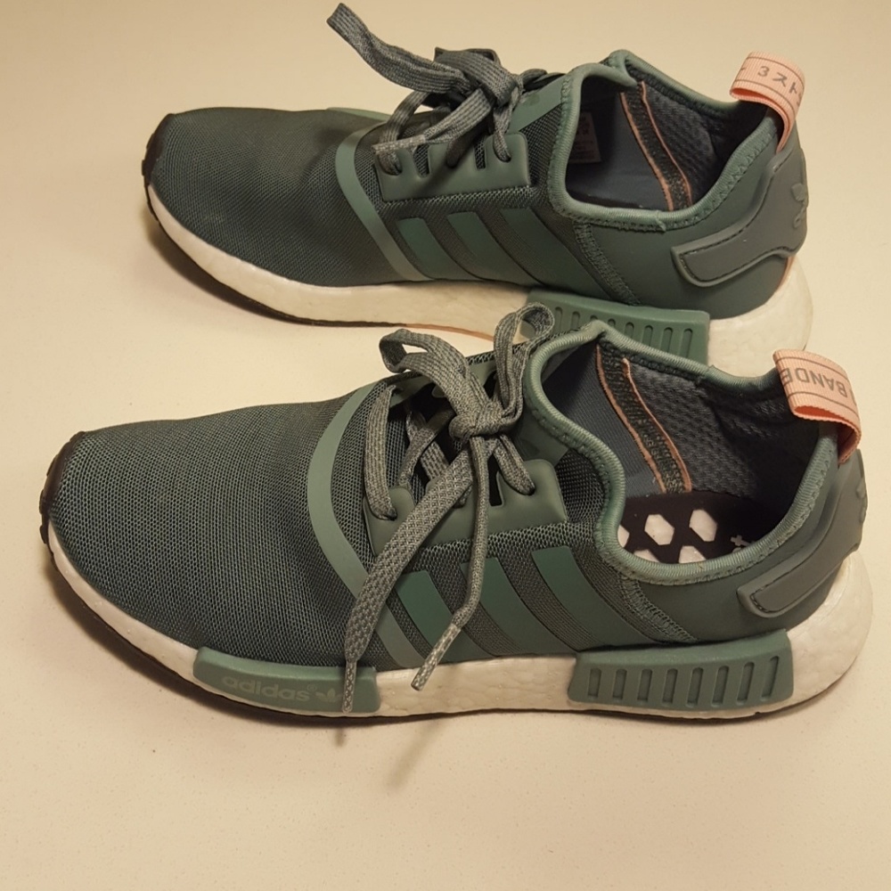 EUC Adidas Boost sneakers 8.5