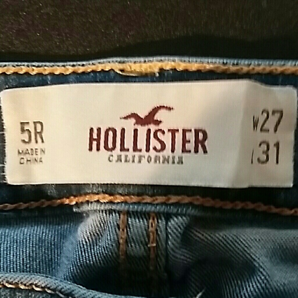Hollister distressed skinny jeans. 27×31.