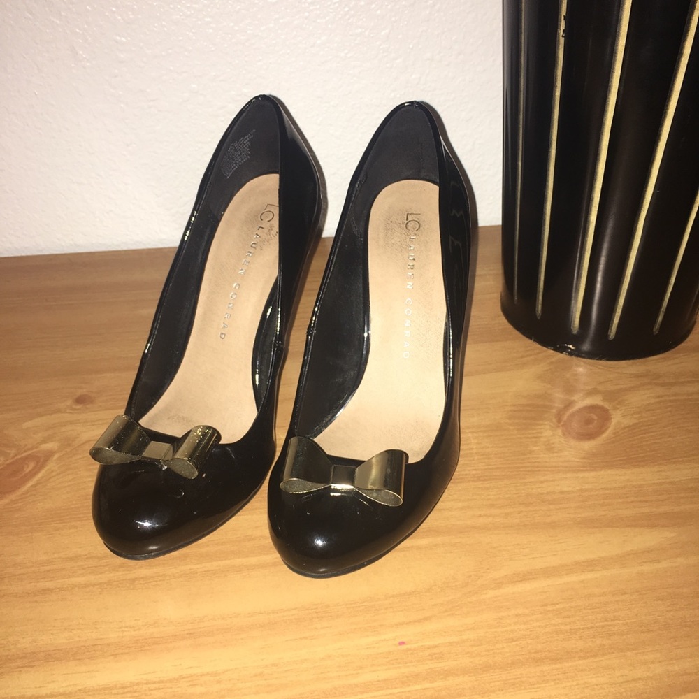 Lauren Conrad gold bow heels. So cute!