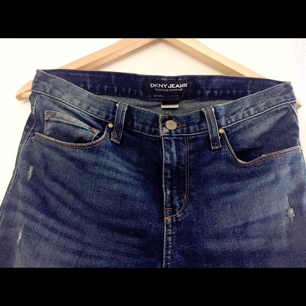 Size 2 (waist 27) DKNY boyfriend Jeans