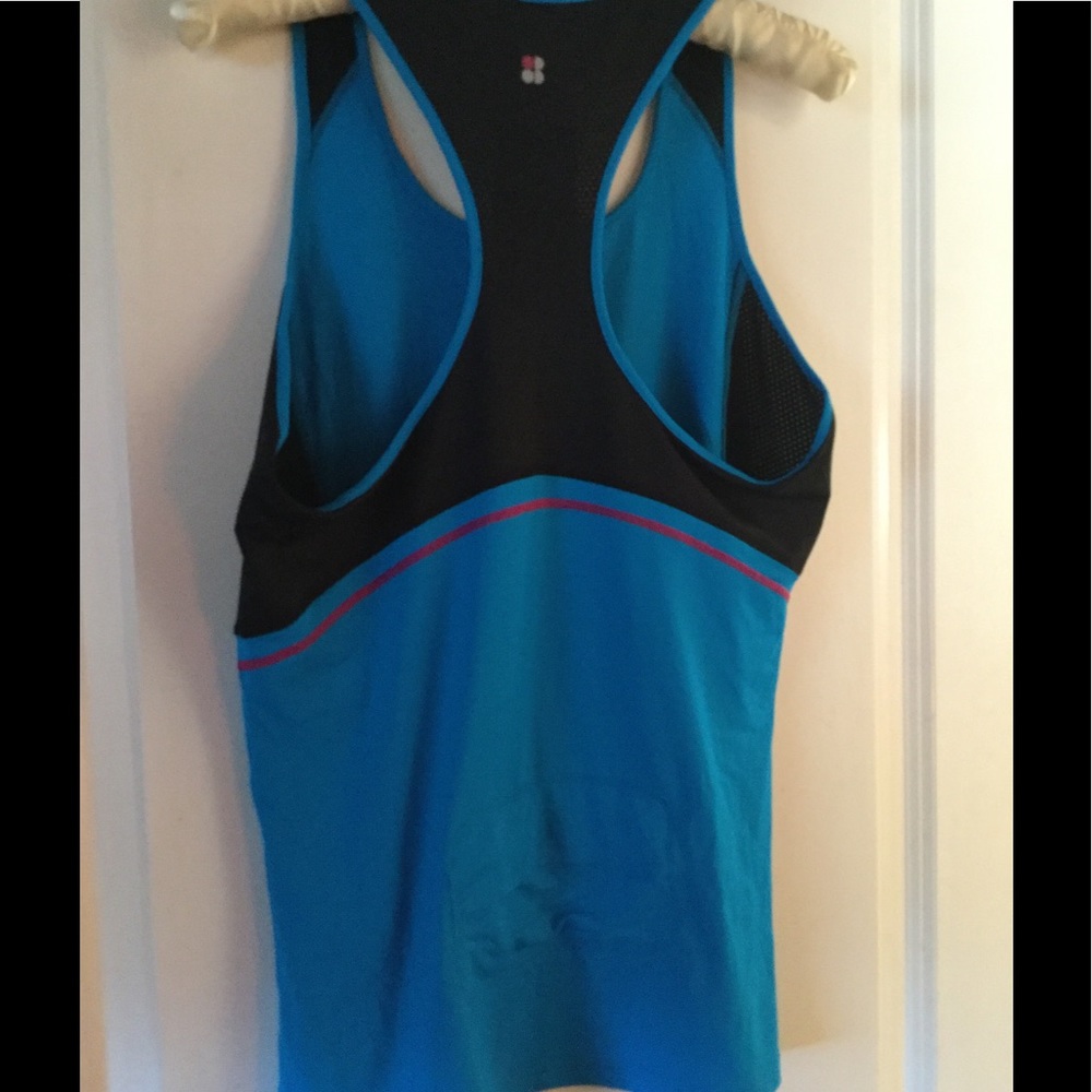 Workout top - Picture 2 of 2