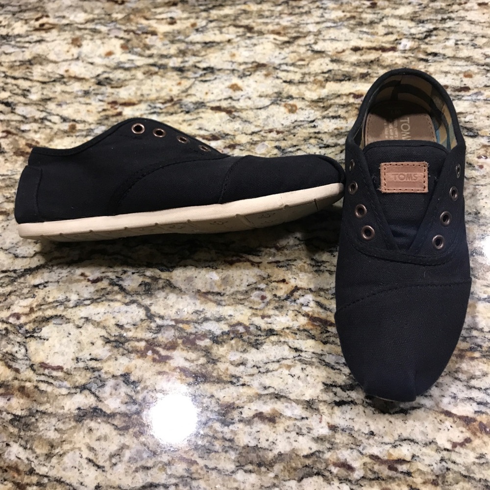 TOMS black sneakers , size 7w