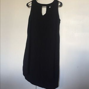 Black sleeveless shift dress