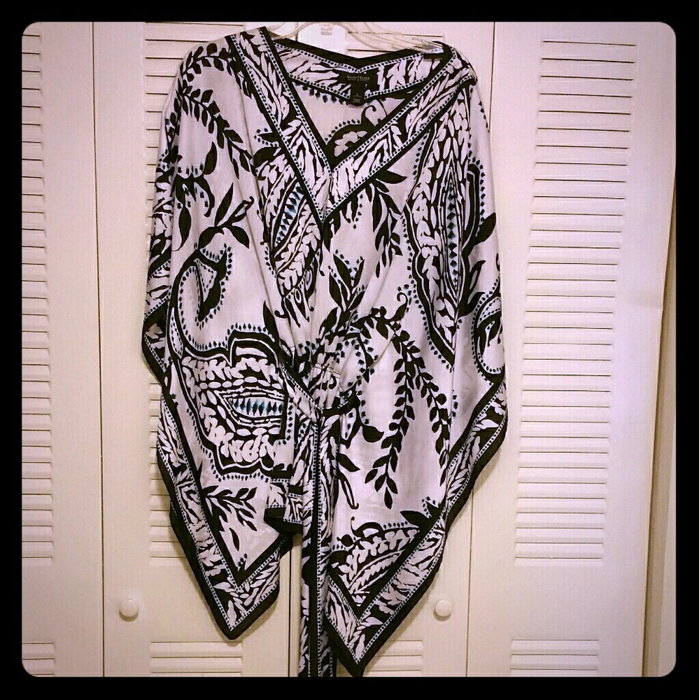 Whitehouse Blackmarket handkerchief blouse