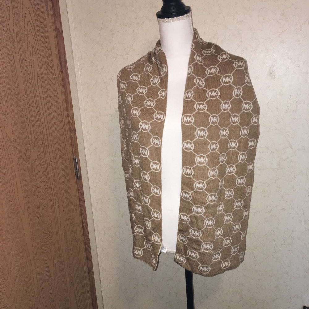 MICHAEL. Michale Kors scarf