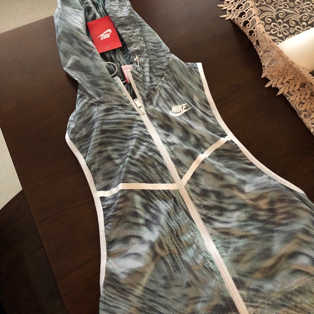 Nike new with tag 🌧 sweater - Picture 2 of 5