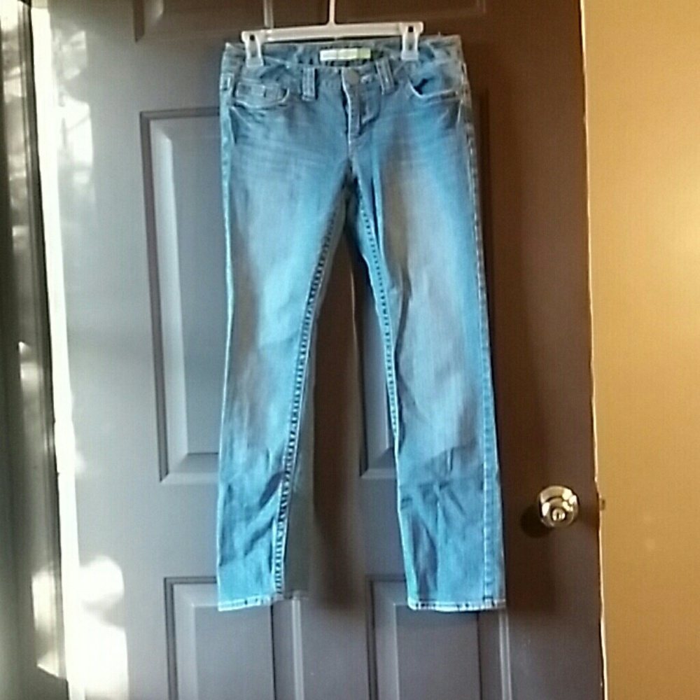 Aeropostale skinny/straight size 5/6 short