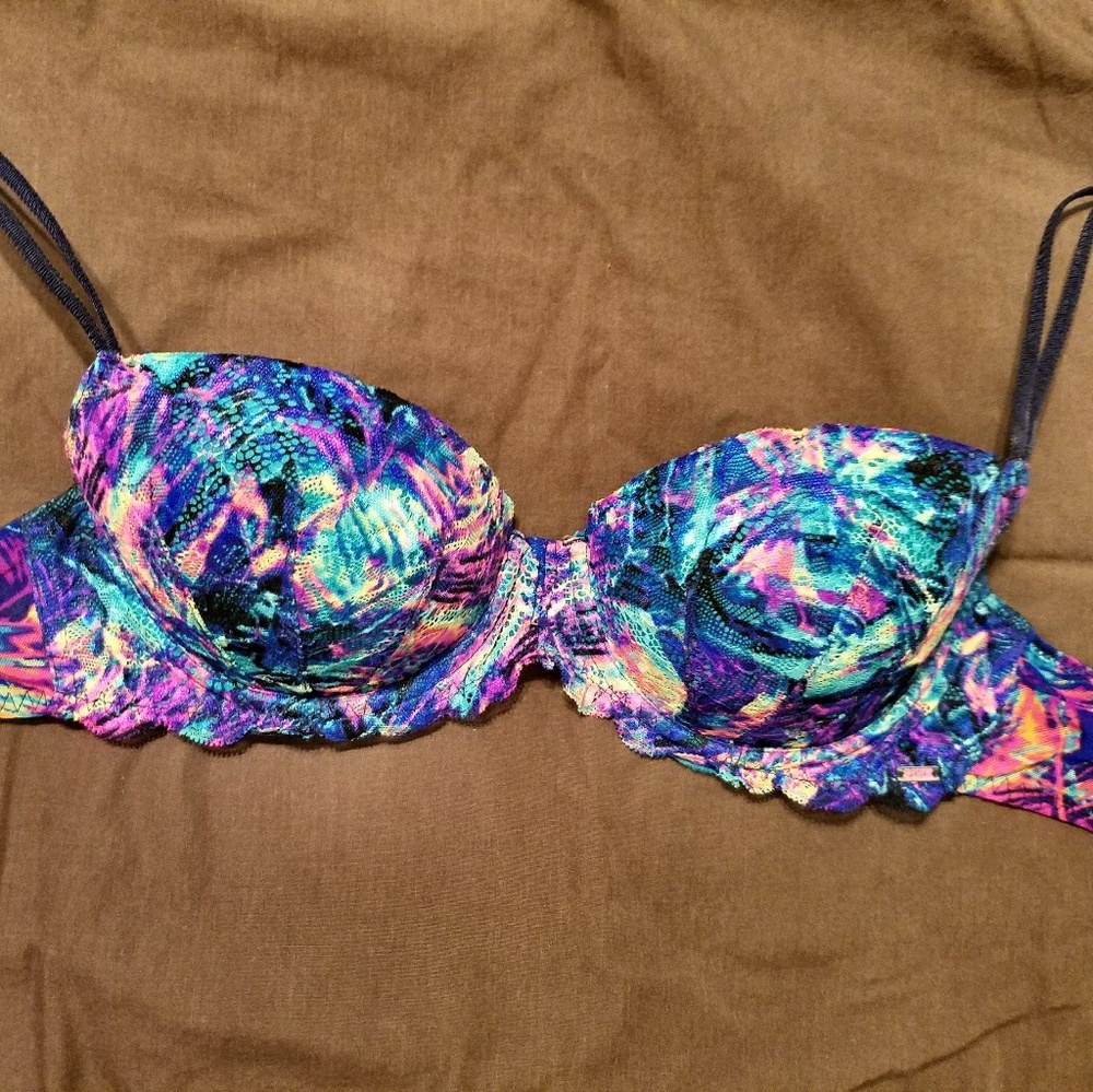 Victoria's Secret bra size 32D