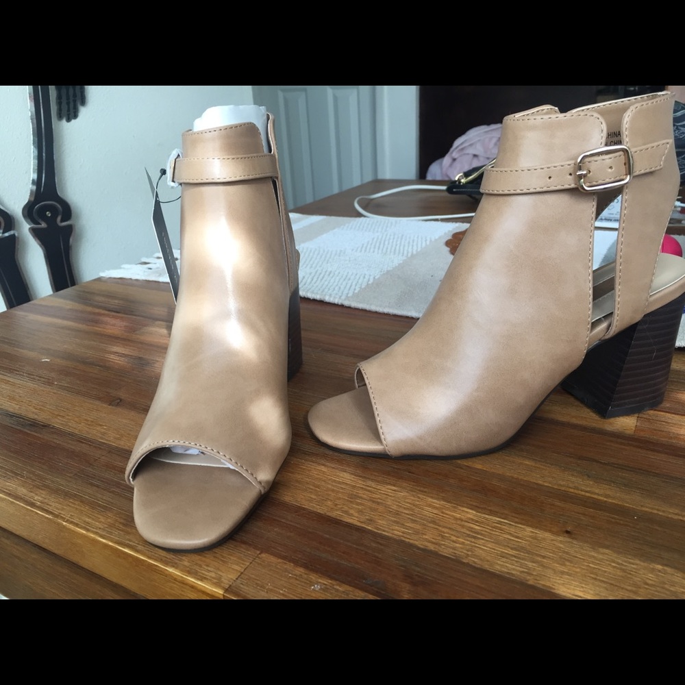 Camel Cut-out heels
