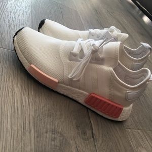 Women’s Adidas nmd R1 W size 8.5